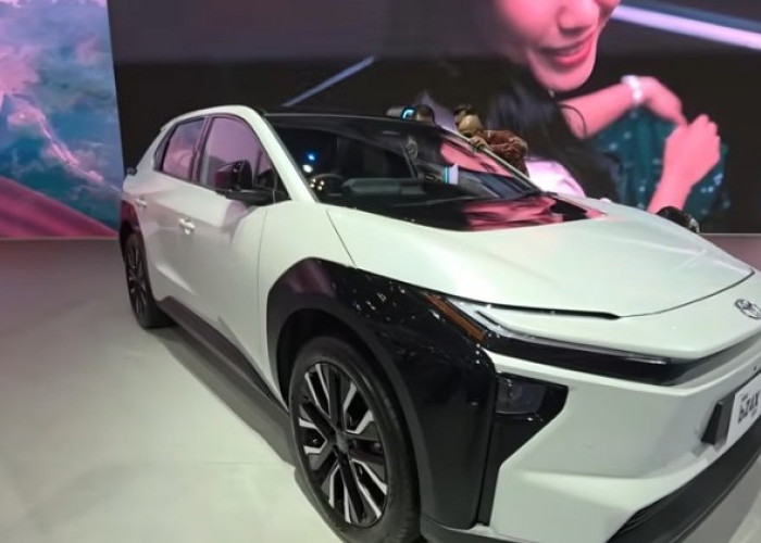 Toyota Luncurkan Dua Mobil Listrik Sekaligus, Urban Cruiser EV dan bZ4X Lokal Jadi Sorotan