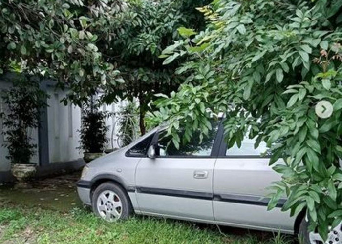 Viral di Pekalongan Mobil Chevrolet Dibiarkan 1 Bulan di Halaman Orang, Pemilik Rumah Bingung