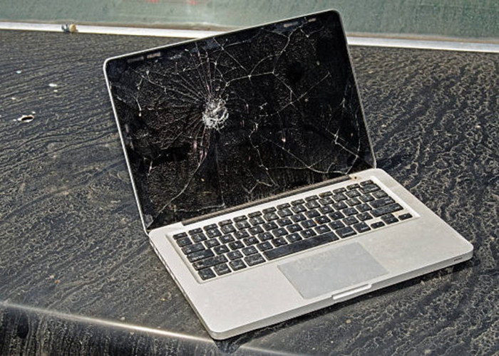 Hati-hati! Lima Kebiasaan ini Bisa Bikin Laptop Cepat Rusak, Segera Ubah Kebiasaan Burukmu
