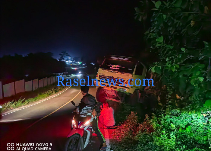 BREAKING NEWS: Mobil Truck Muatan Batu Split Hantam Tebing Maje Kaur, Begini Kondisi Sopir 