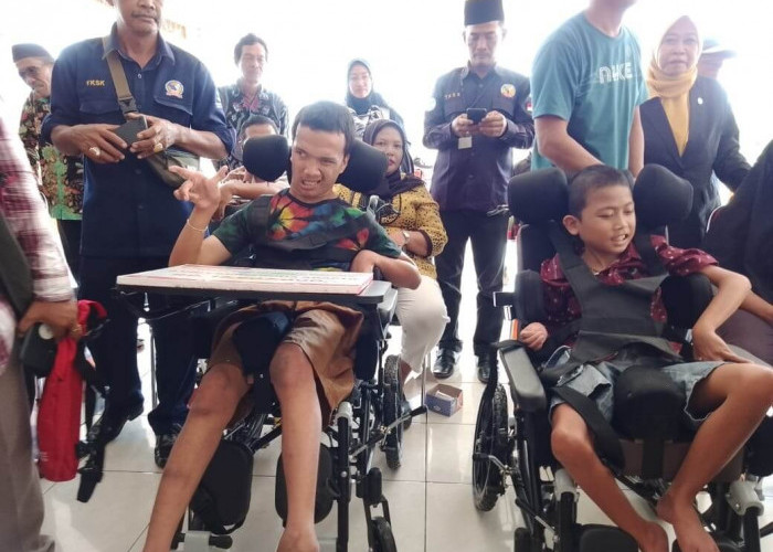  14 Disabilitas dan 20 Lansia di Bengkulu Selatan, Diberi Bantuan Kemensos