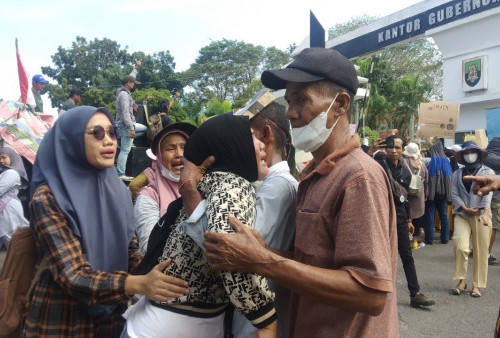 Bertemu Gubernur Bengkulu Tak Terwujud, Warga yang Menuntut Penutupan Tambang Pasir Besi Pingsan