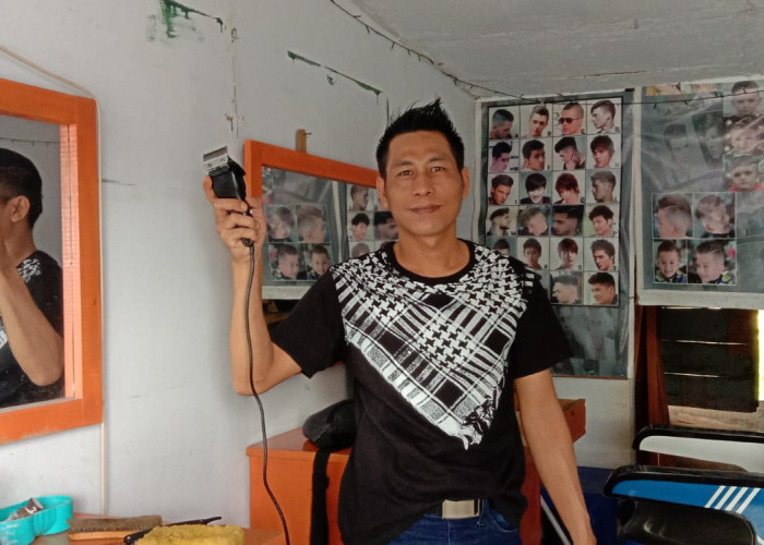 Jangan Anggap Remeh, Nih Penghasilan Pangkas Rambut di Bengkulu Selatan