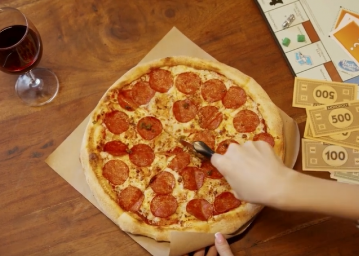 Riset Terbaru: Makan Pizza Seminggu Sekali Bisa Ringankan Gejala Rematik! Benarkah?