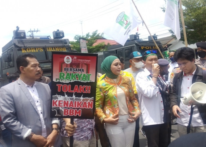 Protes Harga BBM Naik KAMMI Bengkulu Dorong Motor