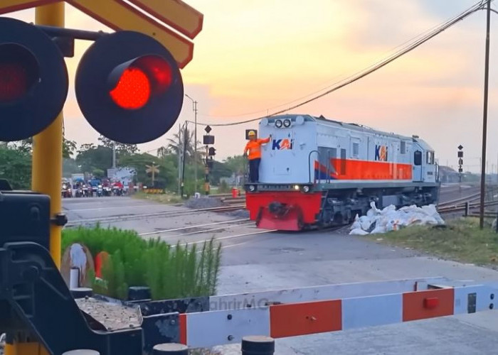 Menerobos Rel Kereta Api Terancam Kurungan dan Denda, Berikut Hukumannya