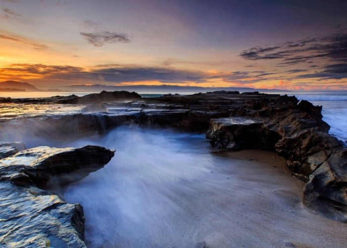 Cocok untuk Uji Nyali! 3 Tempat Wisata Paling Mistis di Indonesia, Nomor 1 Gerbang Kerajaan Nyi Roro Kidul