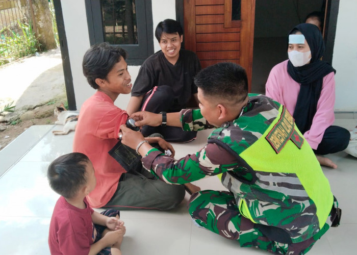Tim Kesehatan Kodim 0424/Seluma Siaga Berikan Pelayanan Medis di Lokasi TMMD