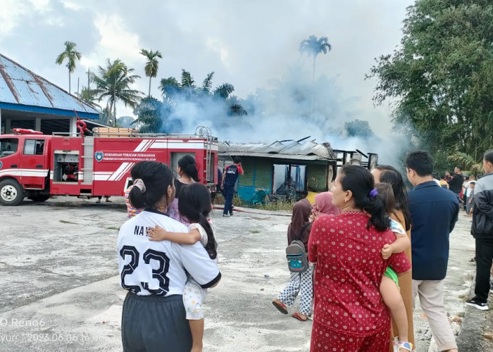 Diduga Korsleting Listrik, Rumah Penjaga Masjid di Bengkulu Selatan Ludes Terbakar