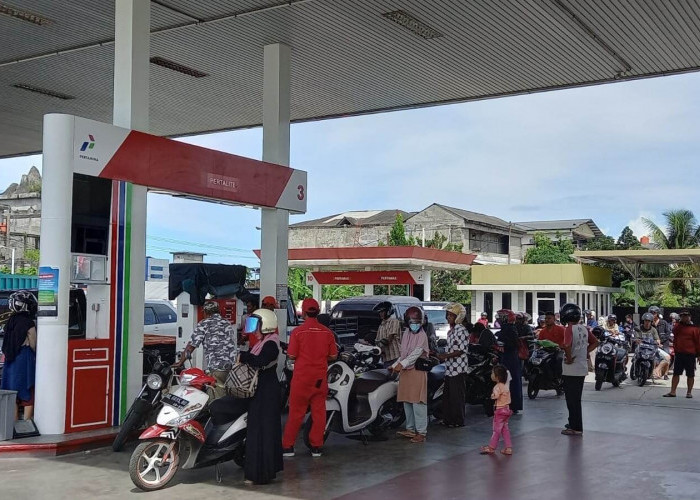Antrean BBM di SPBU Bengkulu Selatan Mengular, Pertalite Naik? Cek Harga BBM 13 April 2023