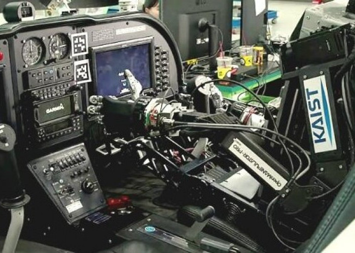 Pertama di Dunia! Robot Humanoid Siap Ambil Alih Tugas Pilot Pesawat 