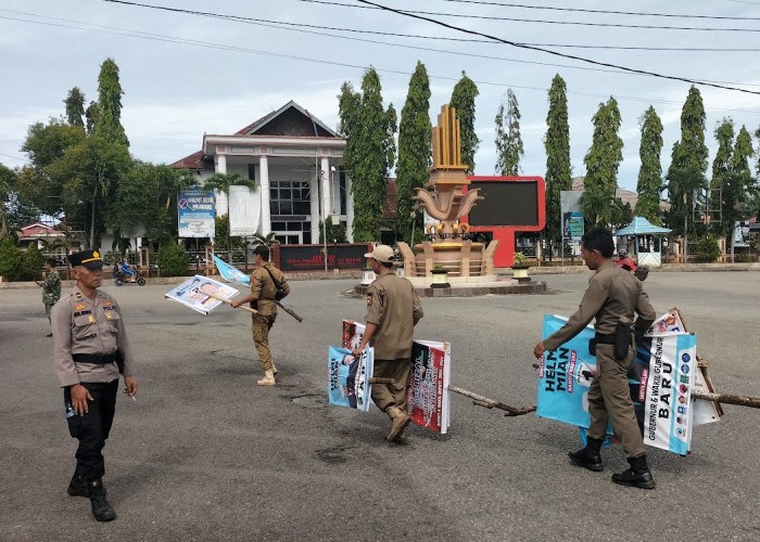 Hari Tenang, Ratusan APK Paslon Gubernur dan Bupati di Bengkulu Selatan Ditertibkan Bawaslu 