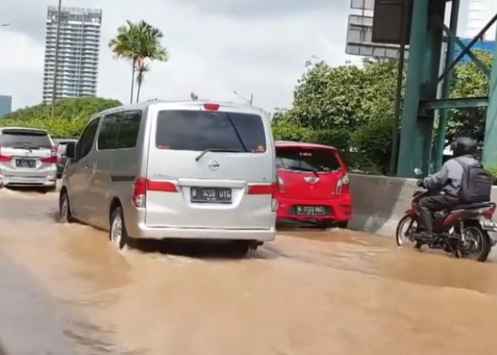 7 Cara Penanganan Mobil Terendam Banjir, Mudah dan Aman!