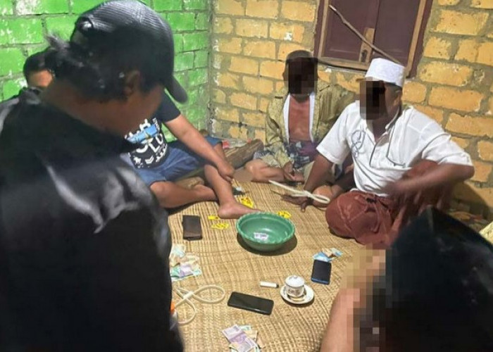 Polisi Gerebek Lapak Judi QQ, Oknum Kades di Bengkulu Utara Kabur 