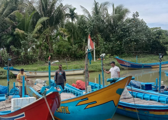 Nelayan di Seluma Mengeluh Kesulitan Mendapatkan BBM