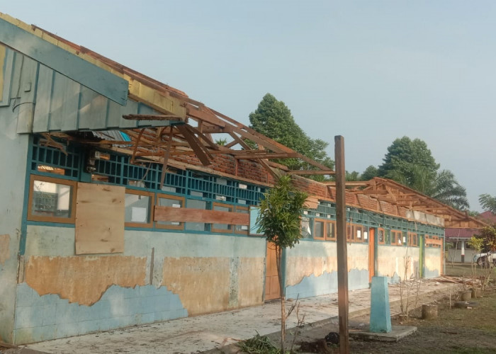 Belasan Gedung Sekolah di Bengkulu Selatan Dibongkar