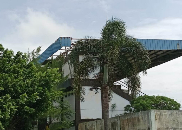Atap Stadion Padang Panjang Lepas, Pagar Patah & Kacah Pecah, Kadispora Terkejut