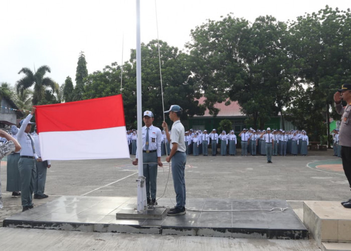 Polres Bengkulu Selatan Tanamkan Disiplin dan Kesadaran Hukum Melalui Upacara di SMAN 1