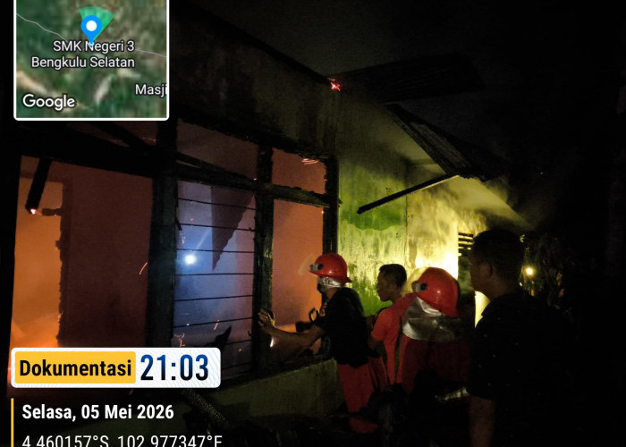 Korsleting Listrik Picu Kebakaran di Muara Pulutan Seginim, Satu Rumah Ludes Terbakar