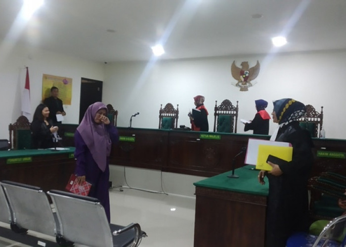 Sidang Kasus Dugaan Korupsi Dana ZIS, Mantan Bendahara Baznas Menangis Di Depan Hakim Minta Keringanan Hukuman