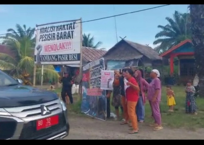 Mobil Dinas Gubernur Bengkulu Dihentikan Warga Pasar Seluma, Tolak Tambang Pasir Besi, Ini Kata Gubernur
