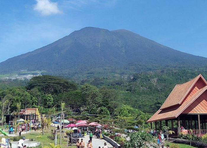 WASPADA! Gunung Dempo di Pagaralam Sumsel Semburkan Uap Panas, Warga dan Pendaki Dilarang Mendekat