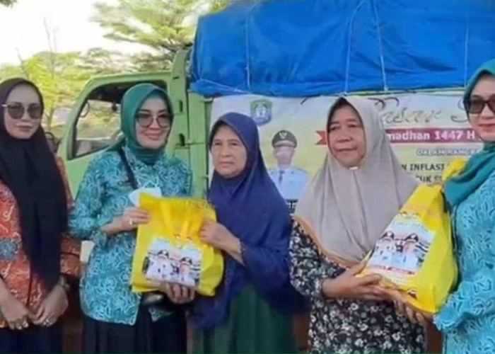 Hadiri Pasar Murah Ramadan di Nasal, Ketua TP PKK Kaur Harap Bantu Tekan Inflasi