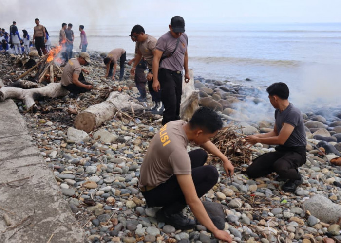 Pantai Pasar Bawah Bersih Bersinar, Polres Bengkulu Selatan Sukseskan Gempar Gempita
