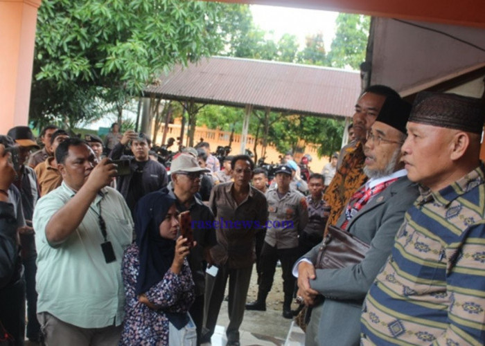 Permohonan Reskan Ditolak Bawaslu Bengkulu Selatan, Faizal dan Sasriponi 'Orasi', Massa Teriak Takbir