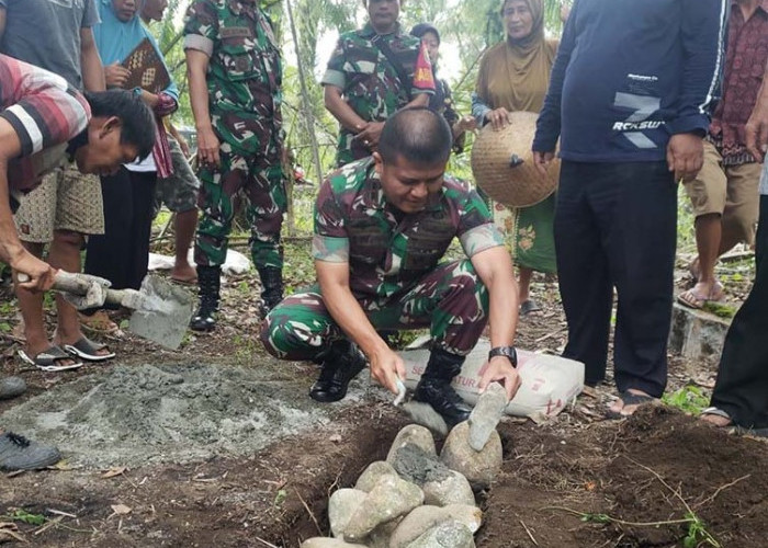 Dibangunkan Rumah oleh TNI-AD, Warga Bengkulu Selatan Menangis