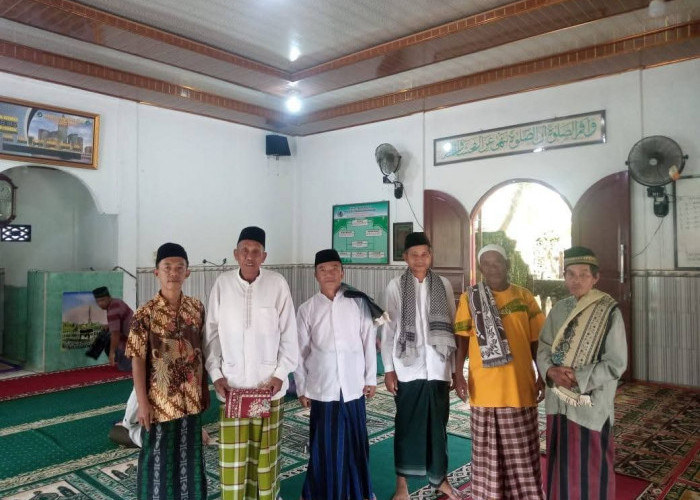 Pengurus Masjid Darussalam Rutin Gelar Pengajian Bakda Salat Isya