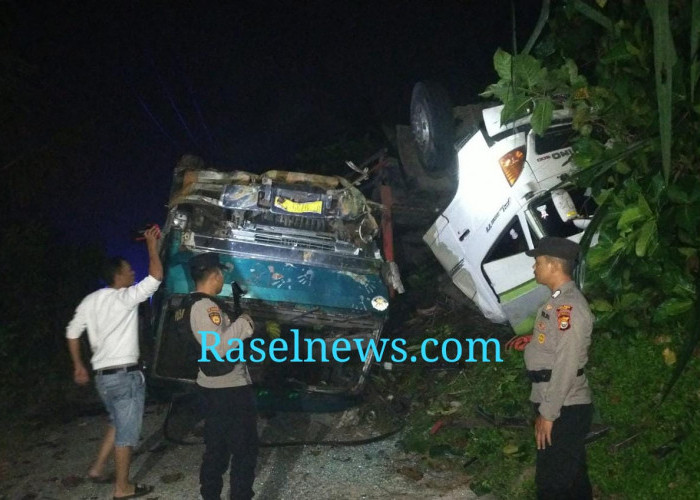 BREAKING NEWS: Polisi Ungkap Penyebab 2 Tronton Terguling di Tebing Rambutan Kaur