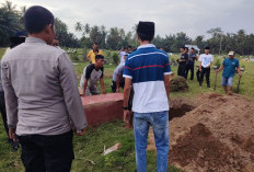 Tanpa Keluarga, Jenazah Misterius di Laut Merpas Akhirnya Dimakamkan