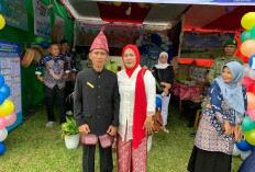 Semarak HUT ke-25 Pino Raya, Kades Bandung Ayu Ajak Warga Jelajahi Stand Produk Unggulan Desa