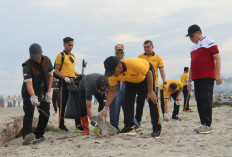 Usai Libur Lebaran, Polda Bengkulu Turun Tangan Bersihkan 38 Titik Lokasi Wisata