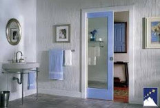 7 Inspirasi Desain Pintu Kamar Mandi Terbaik, Fungsional dan Estetik